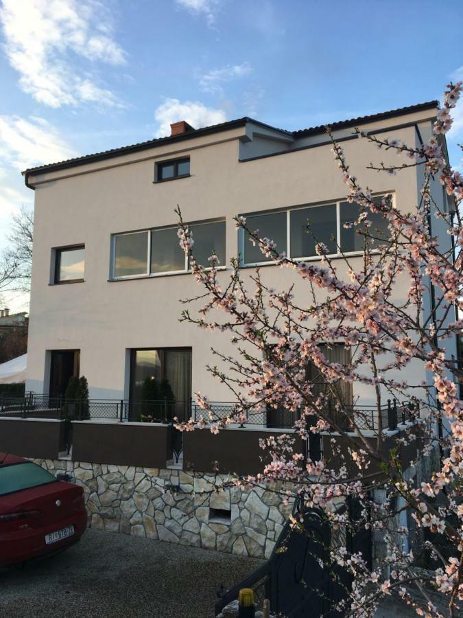 Apartment Ruzmarin Porat Luaran gambar
